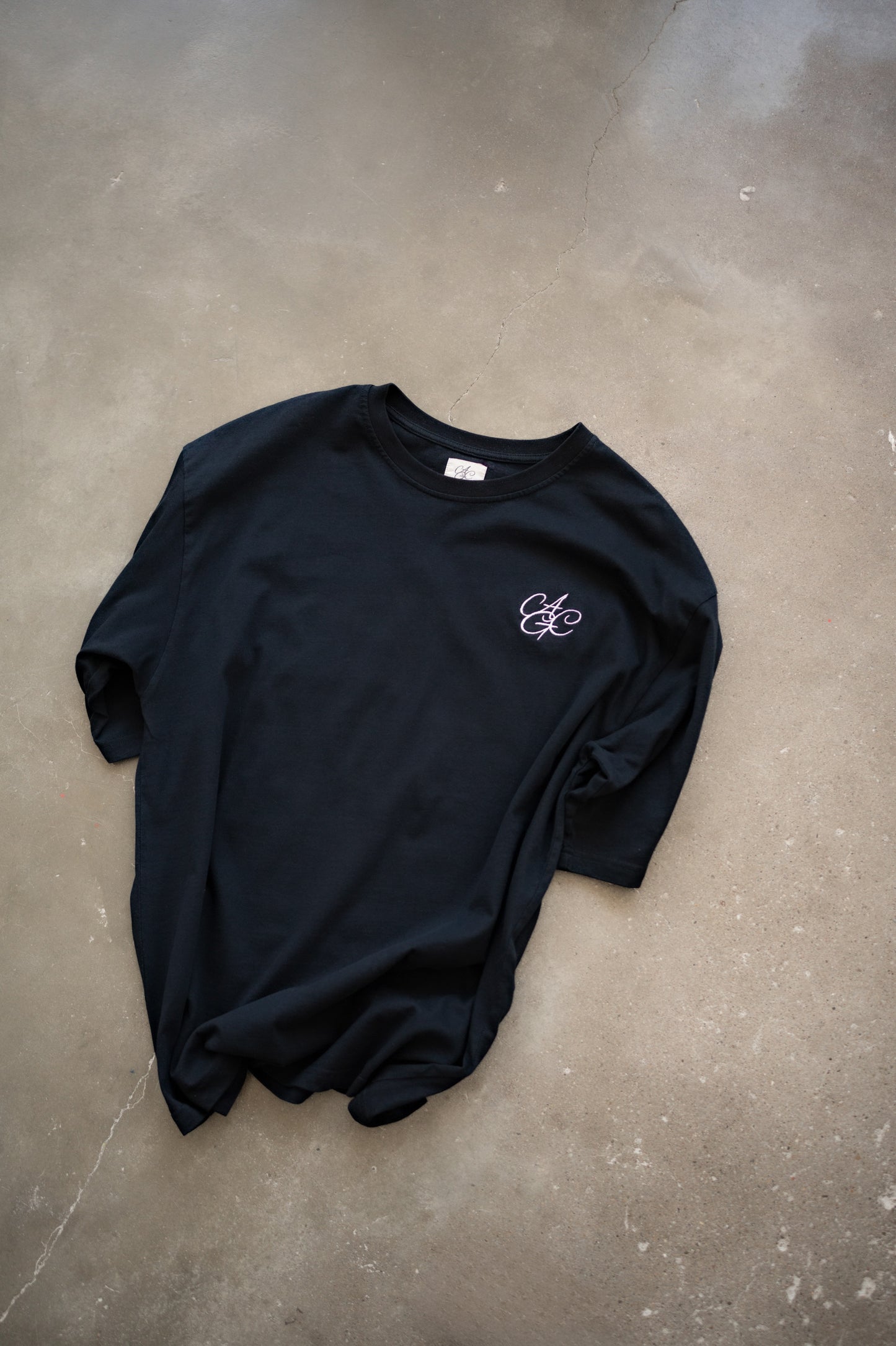 AGC SIGNATURE TEE BLACK